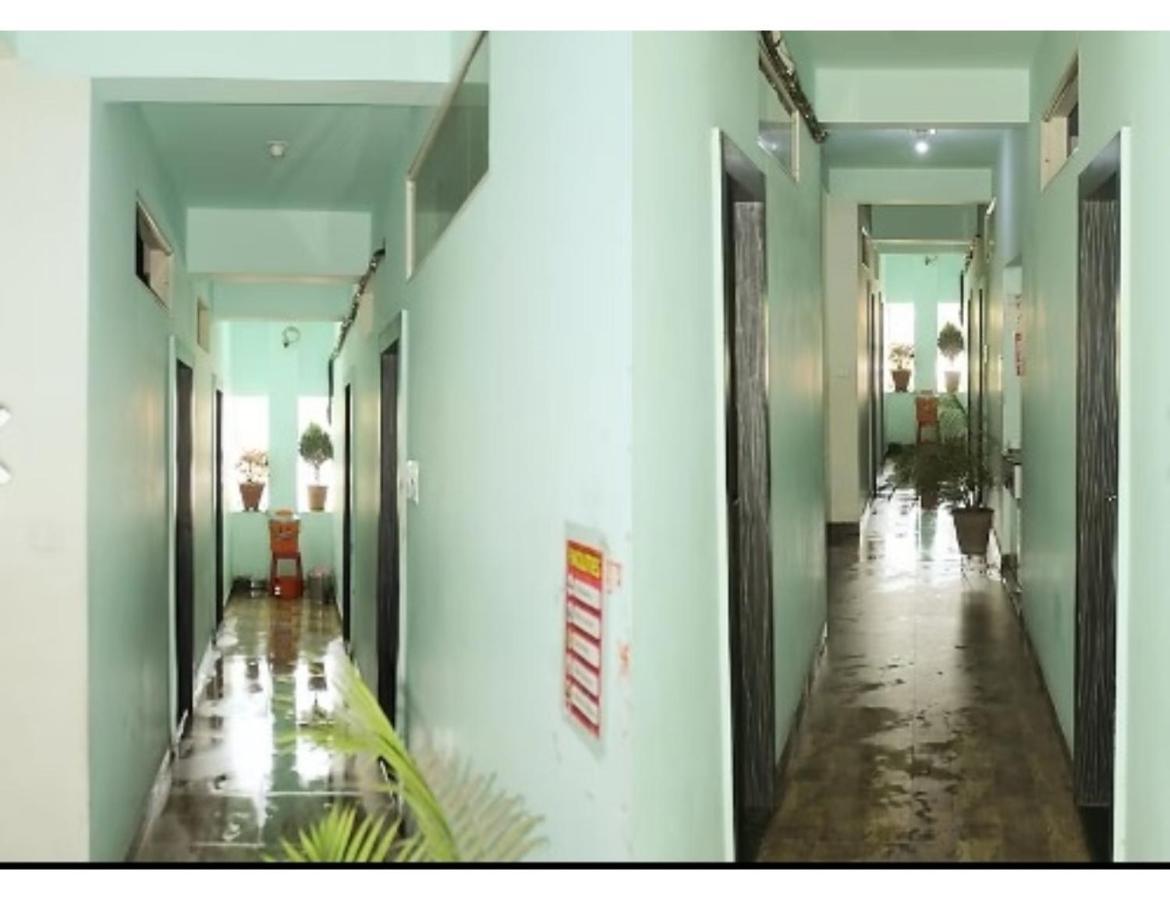 Hotel Adarsh, Ujjain Buitenkant foto