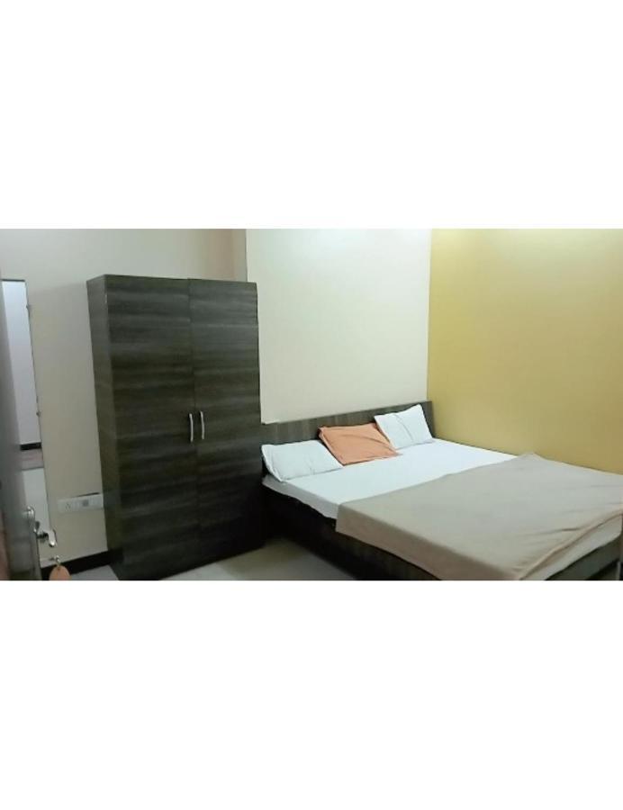 Hotel Adarsh, Ujjain Buitenkant foto