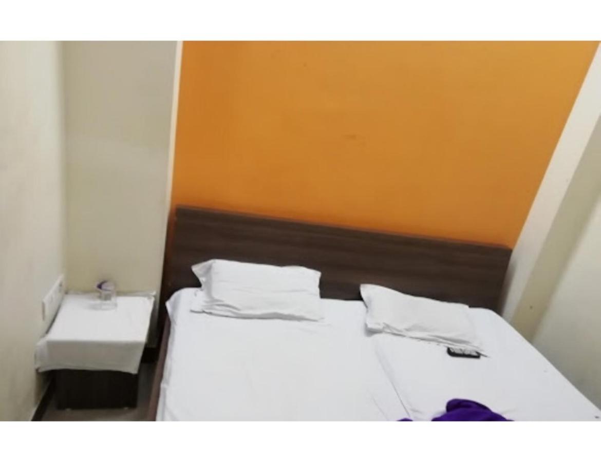 Hotel Adarsh, Ujjain Buitenkant foto