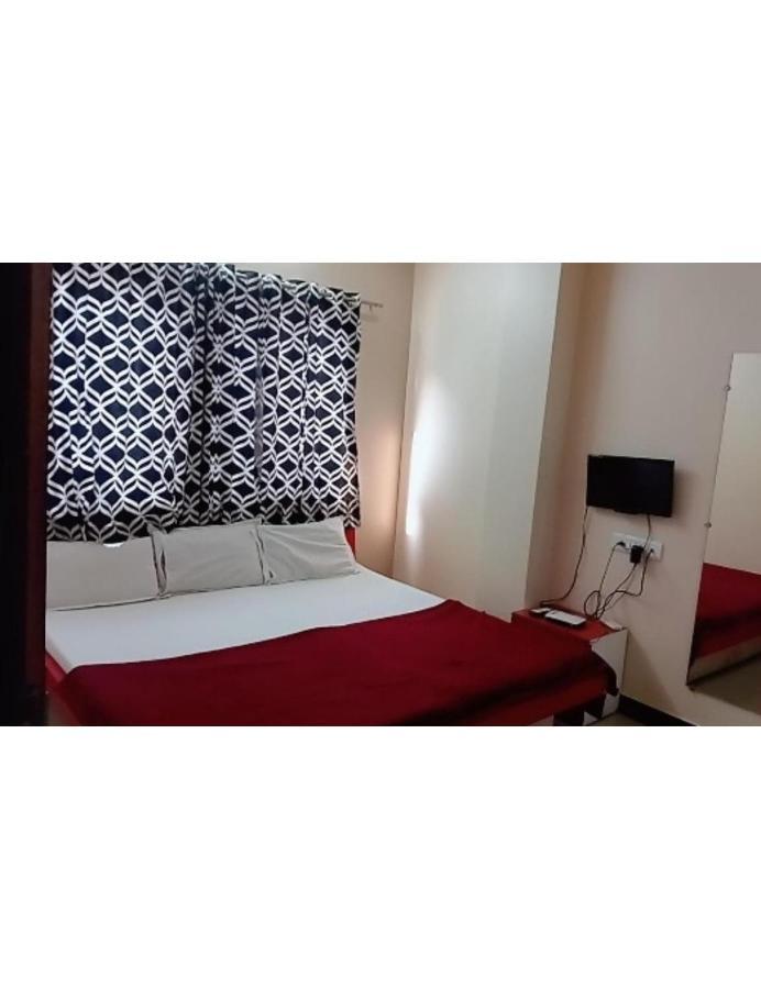 Hotel Adarsh, Ujjain Buitenkant foto