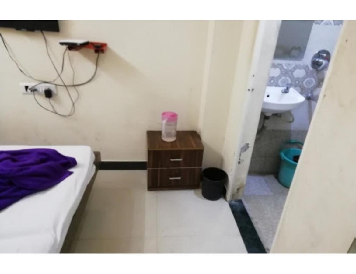 Hotel Adarsh, Ujjain Buitenkant foto