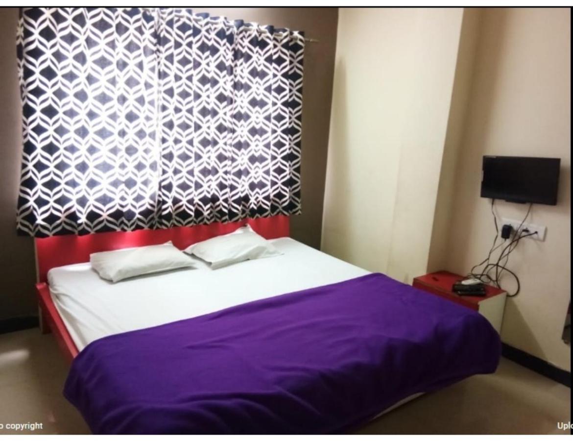 Hotel Adarsh, Ujjain Buitenkant foto