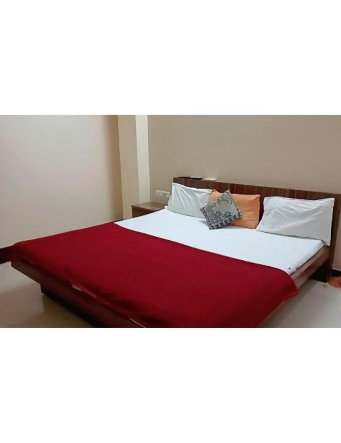 Hotel Adarsh, Ujjain Buitenkant foto