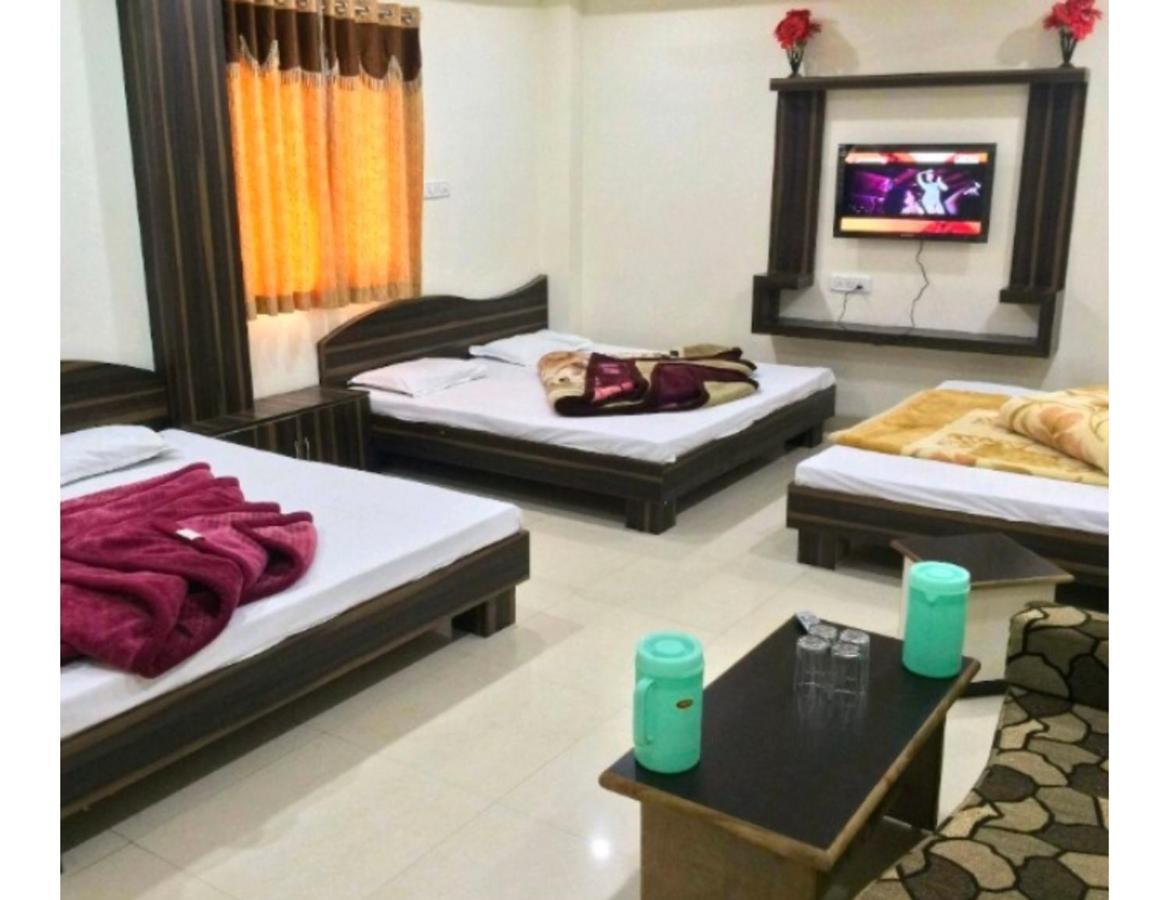 Hotel Adarsh, Ujjain Buitenkant foto