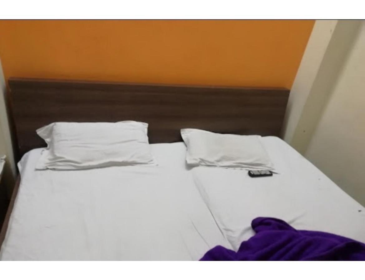 Hotel Adarsh, Ujjain Buitenkant foto
